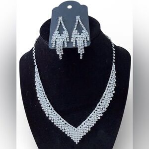 Chic Gold Necklace and Earring Set